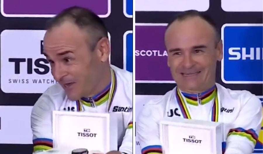 Ciclista sin brazos es premiado con un reloj de pulso