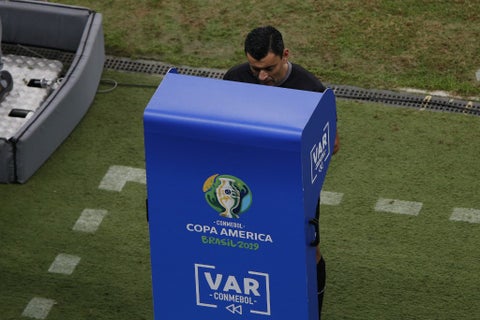 Roberto Tobar, árbitro chileno