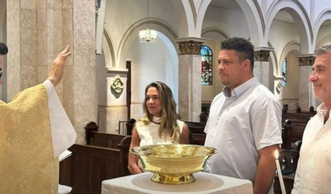 Ronaldo se bautiza a los 46 años