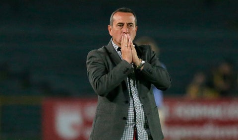 Guillermo Sanguinetti no aguantó la presión de los hinchas de Santa Fe