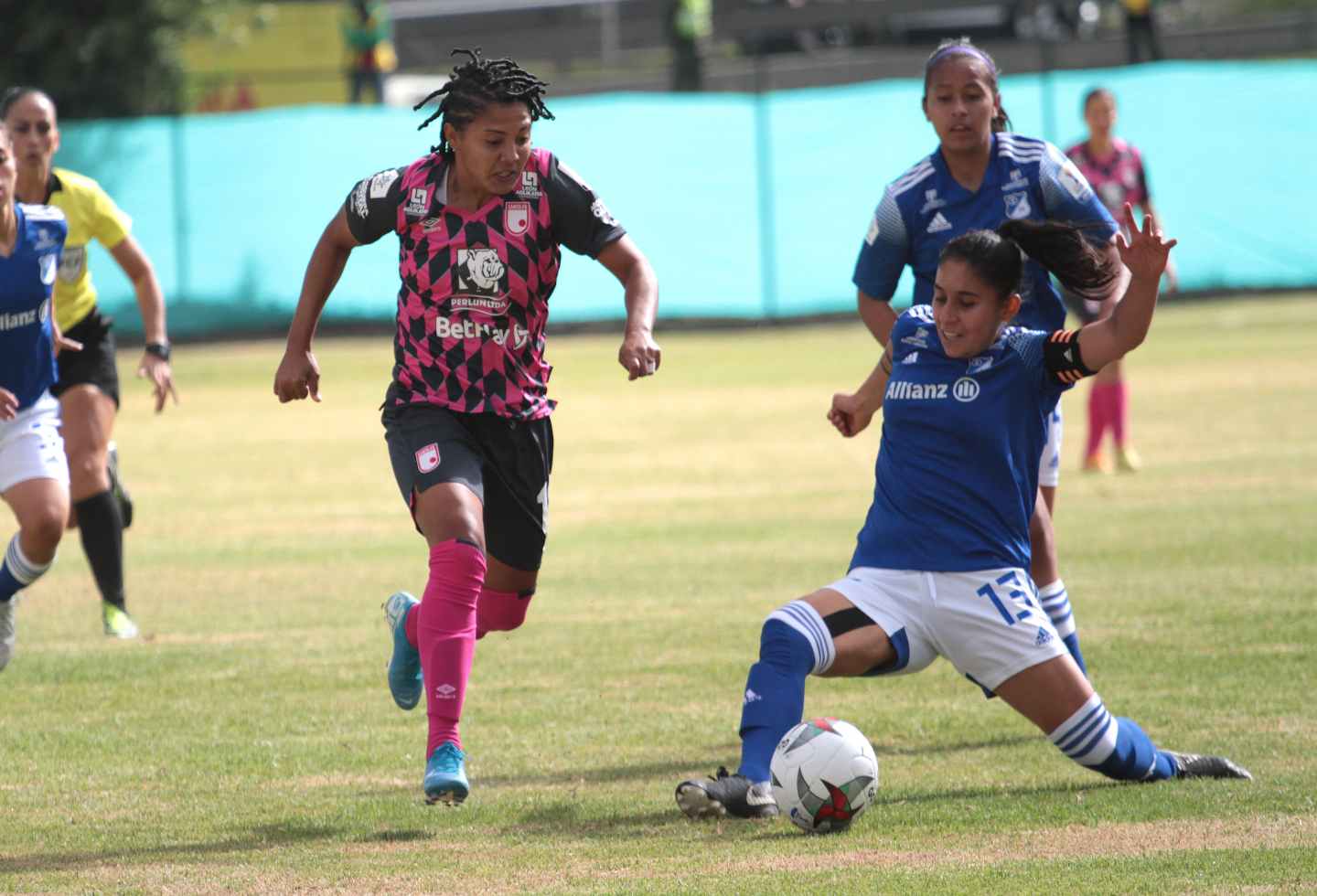 Santa Fe y Millonarios protagonizaron un duelo disputado y de choque en el primer tiempo