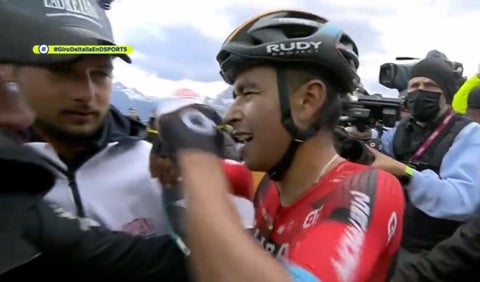 Santiago Buitrago celebrando etapa 19 del Giro de Italia