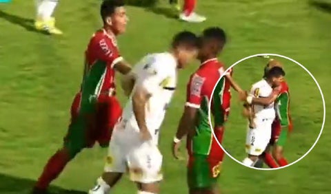 Video de cabezazo de Bruno Costas en el fútbol de Brasil