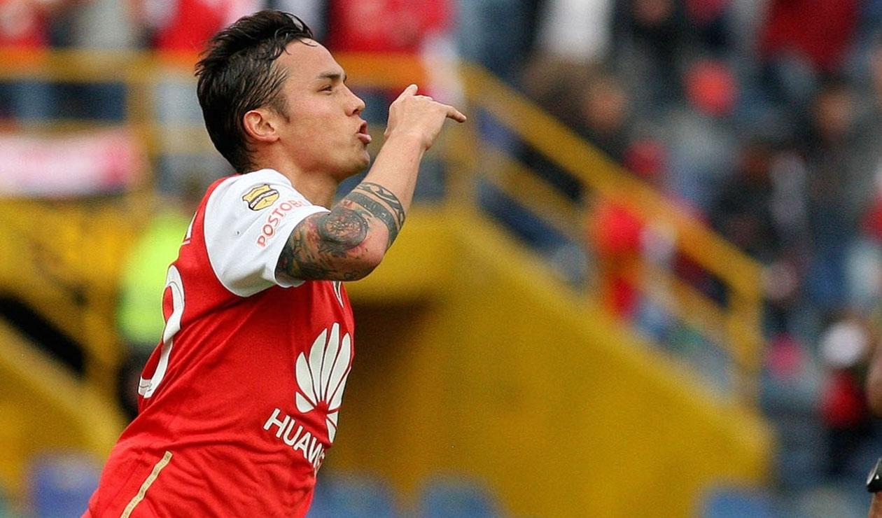 Luis Manuel Seijas celebrando un gol con la camiseta de Independiente Santa Fe