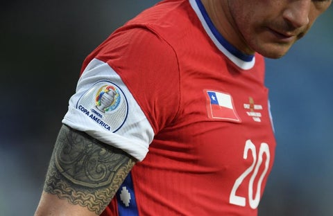 Selección Chile tapo el logo de Nike