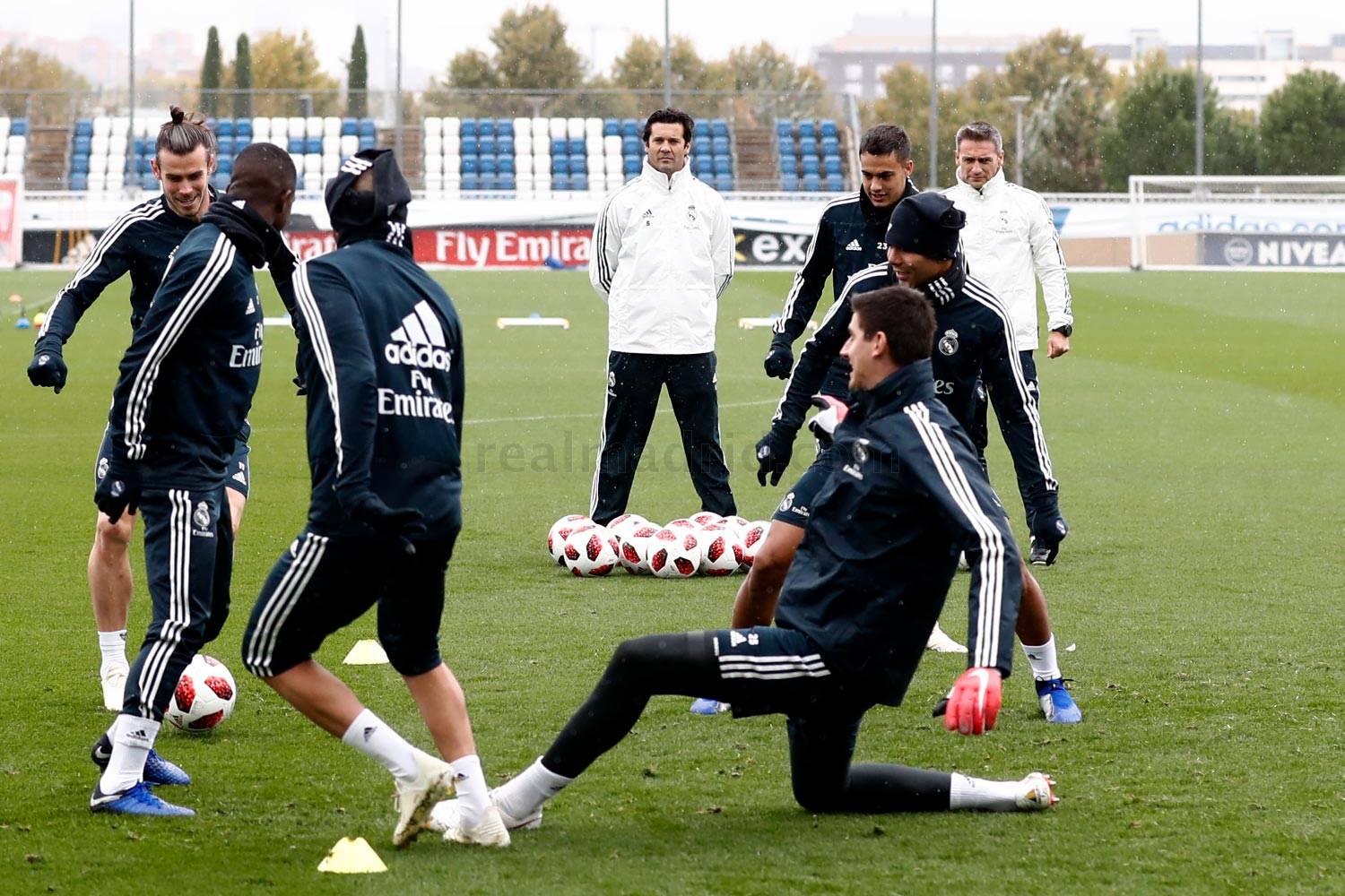 El interino, Santiago Solari, retocó la línea defensiva del Real Madrid que últimamente fue expuesta en varias ocasiones.