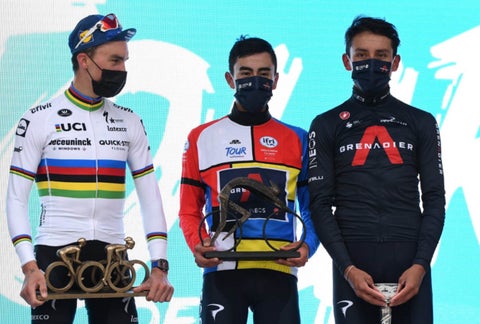 Iván Sosa y Egan Bernal, en el podio del Tour de la Provence junto a Julian Alaphillipe