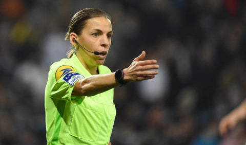 Stephanie Frappart, árbitra francesa
