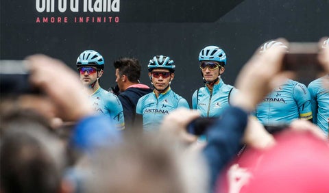 Miguel Ángel 'Superman' López antes de la etapa 16 del Giro de Italia.