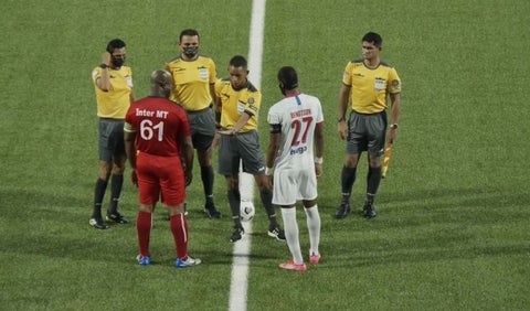 Ronnie Brunswijk, el vicepresidente de Surinam