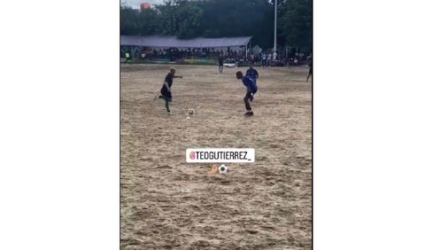 Teo Gutiérrez - Cancha de Simón Bolívar