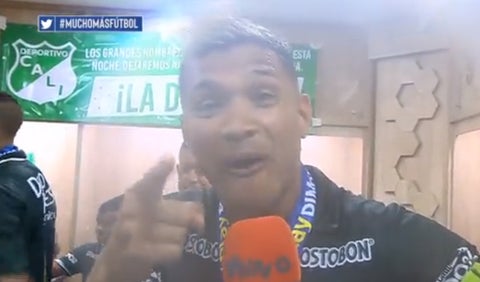 Teo cantando tras título