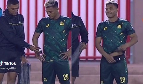 Teófilo Gutiérrez cargando el spray del árbitro