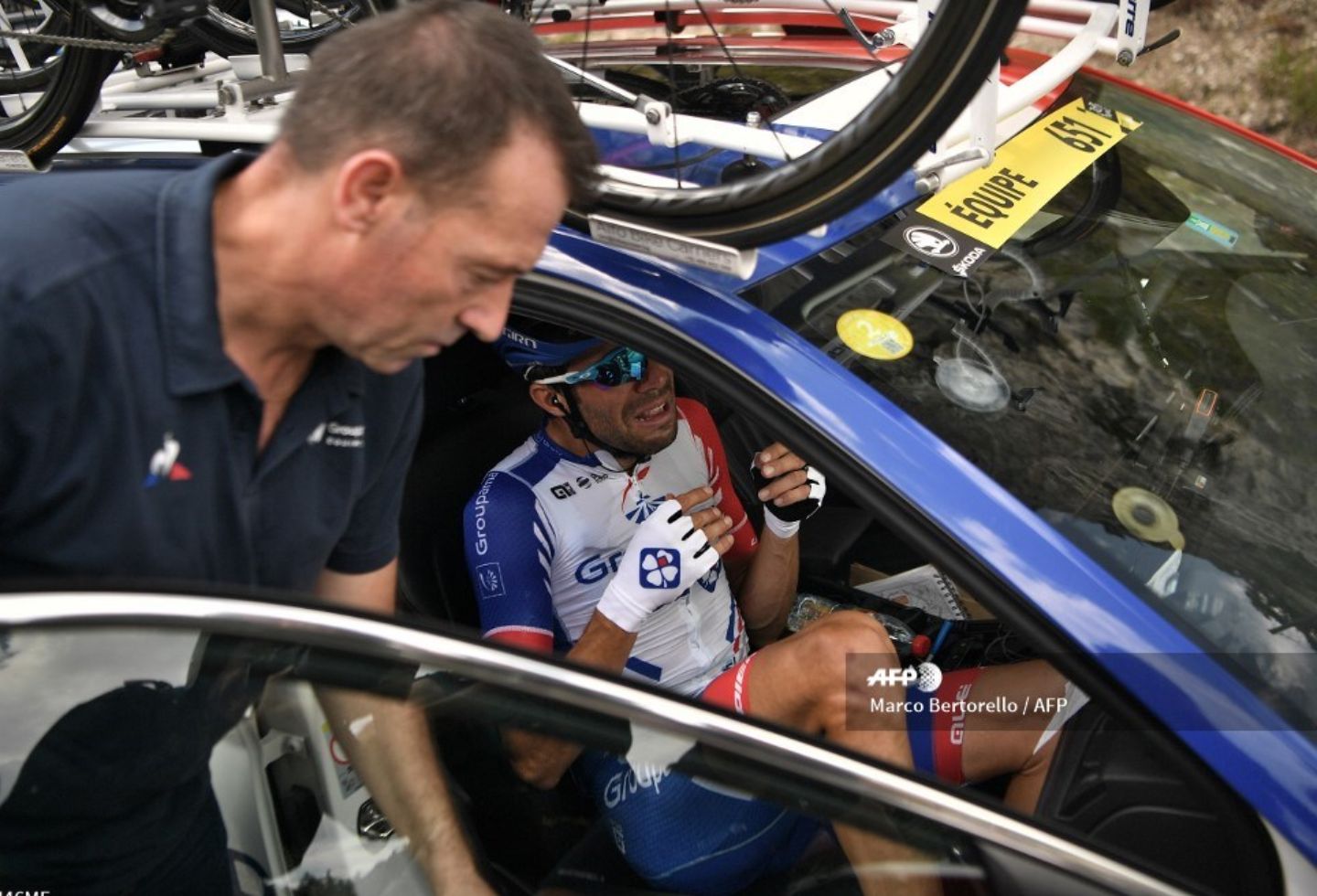 El ciclista del Groupama acudió al coche médico a falta de 93 kilómetros