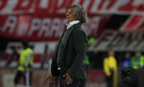 Alberto Gamero, patada contra América