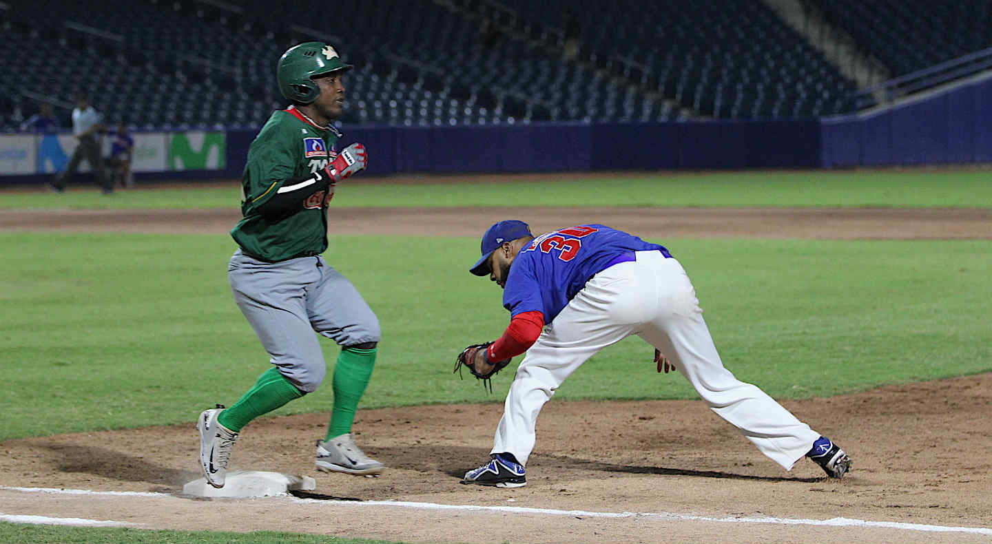 Toros Vs. Caimanes