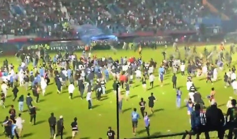 Tragedia en el fútbol de Indonesia