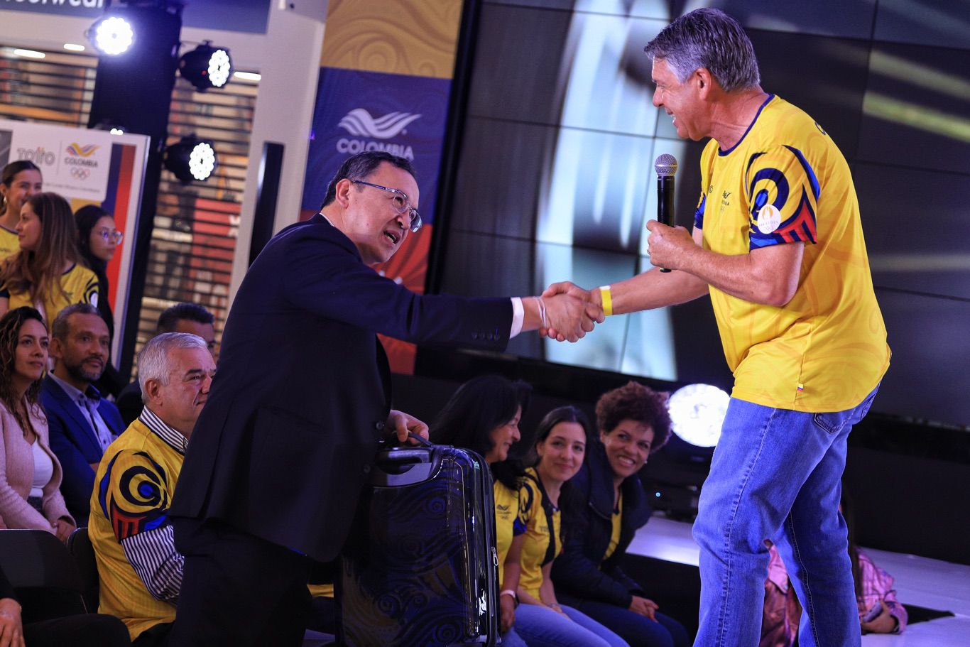 Presentación de los uniformes oficiales que usará la delegación de deportistas colombianos en los Juegos Olímpicos París 2024