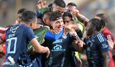 Junior celebra el gol de Bryan Castrillón contra Universitario de Deportes