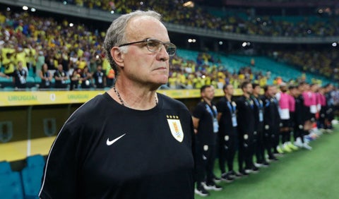 Bielsa vuelve a encender alarmas de su salida de Uruguay: "Es difícil"