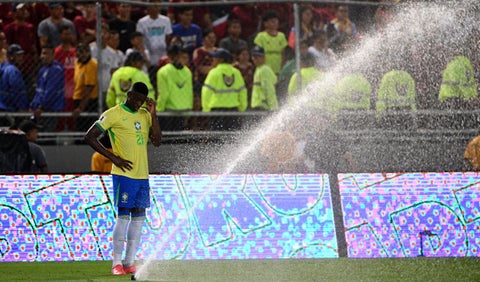 VIDEO: Venezuela prendió los aspersores y puso a llorar a Brasil