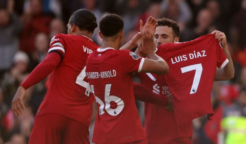 Jugadores de Liverpool le dedicaron la victoria a Luis Díaz