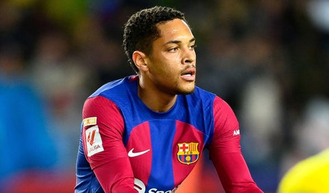 Vitor Roque con Barcelona