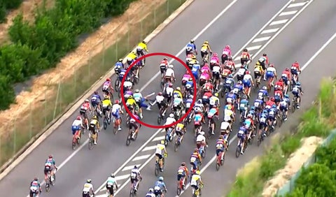 Vuelta a España 2023, etapa 7 - caída a diez kilómetros