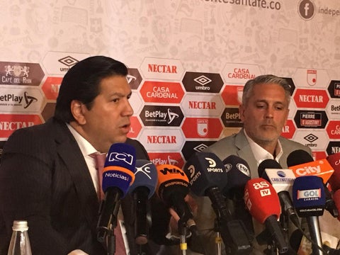 Patricio Camps junto al presidente de Santa Fe, Juan Andrés Carreño