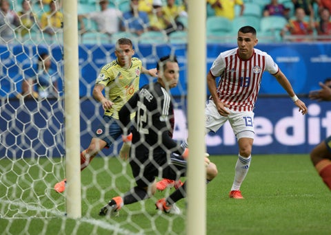 Gustavo Cuellar en la jugada de gol de la Selección Colombia