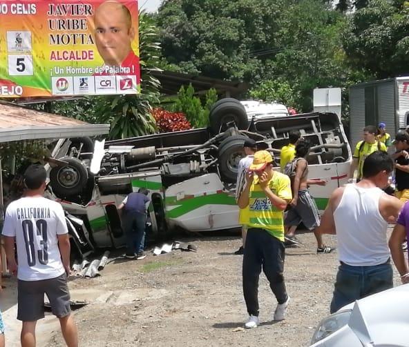 Un total de 9 personas presentan heridas leves.