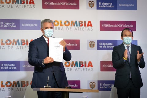 Presidente Iván Duque y el ministro del Deporte, Ernesto Lucena