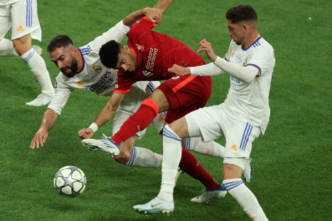 Luis Díaz enfrentando a Real Madrid en la pasada final de la Champions