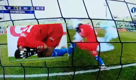 Arquero es atacado con bombas de humo