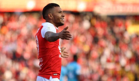 Wilson Morelo celebrando un gol con Santa Fe