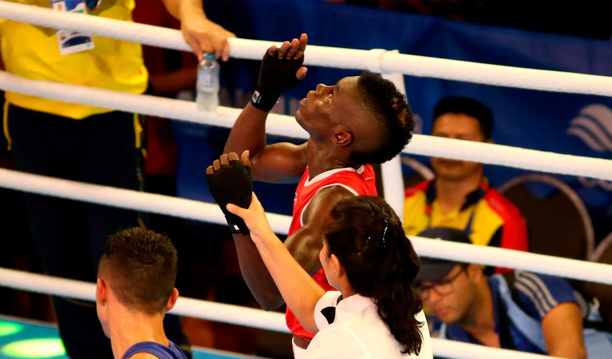 Yuberjen Martínez celebrando la clasificación a la semifinal