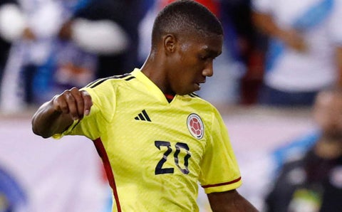 Yáser Asprilla en un partido de la Selección Colombia