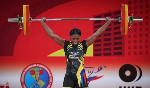 Yenny Álvarez en el Mundial de Halterofilia Bogotá 2022